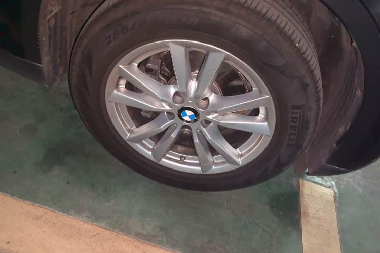 Used BMW X5 2014 xDrive35i Elegant Edition Right Front Wheel Hub