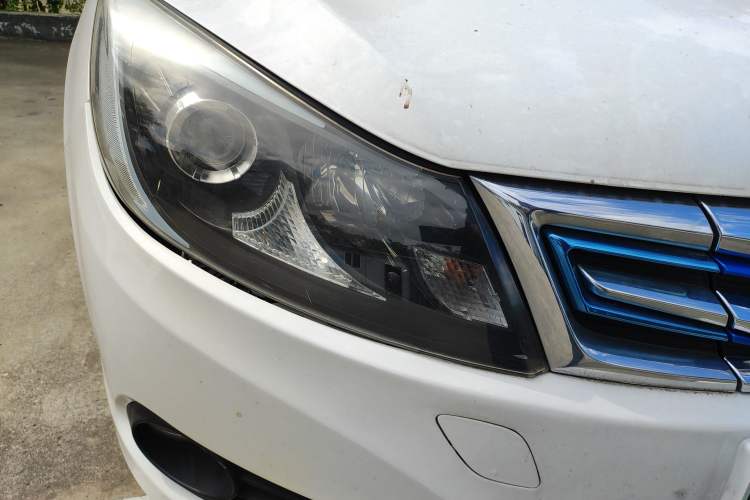 Used BYD e5 2016 300 Luxury Edition Right Front Headlight