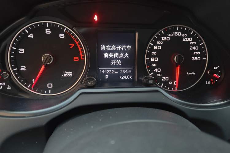 Used Audi Q5 2016 40 TFSI Technology Edition Odometer Close Up