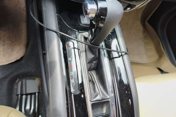 Used Honda Vezel 2015 1.8L CVT 2WD Elite Model Gear Lever