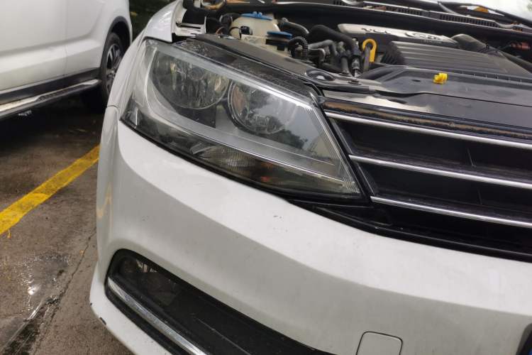 Used Volkswagen Sagitar 2017 230TSI Automatic Comfort Version Right Front Headlight