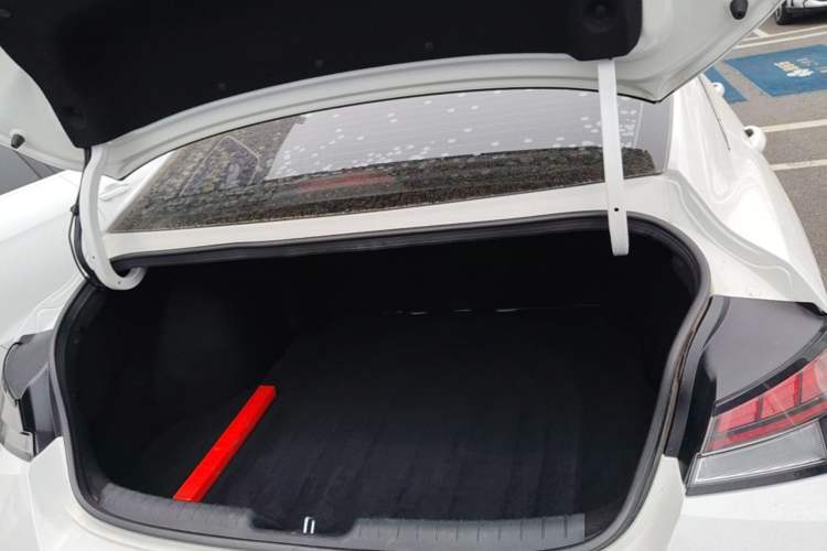 Used Hyundai Elantra 2021 1.5L CVT LUX Prestige Edition Trunk