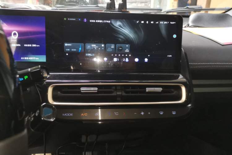 Used Baojun KiWi EV 2023 DJI Edition Lithium Iron Phosphate Audio And AC Panel