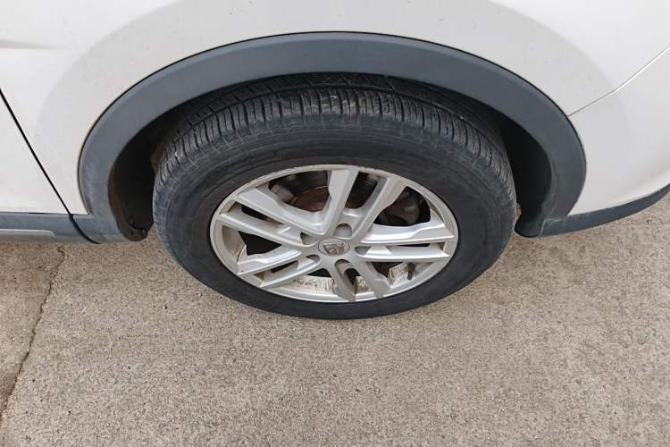 Used Baojun 560 2016 1.8L iAMT Elite Edition Right Front Wheel Hub