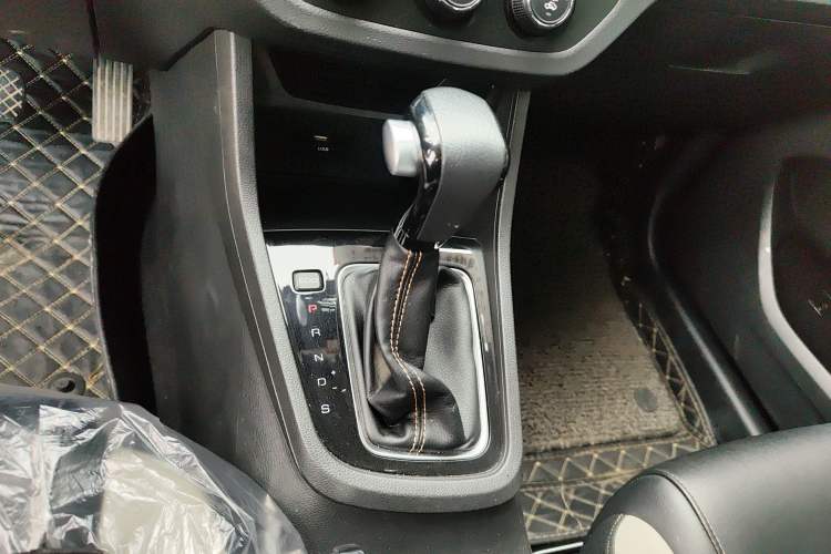 Used Baojun 360 2019 1.5L CVT Elite Version China VI Gear Lever