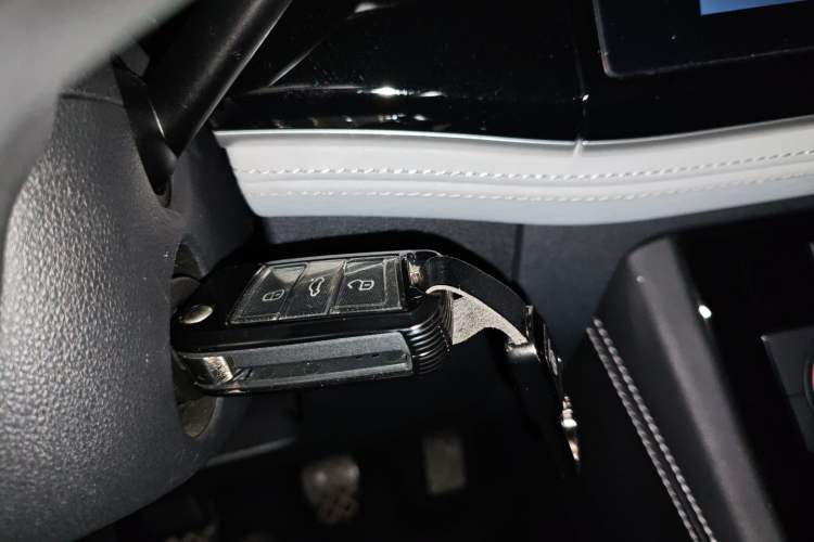 Used Jetta VS5 2024 280TSI Manual Pioneer Edition Vehicle Key