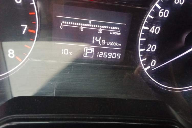 Used Nissan Tiida 2011 1.6L CVT Smart Version Odometer Close Up