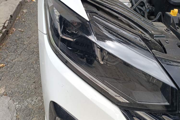 Used Volkswagen Lavida 2024 1.5L Automatic Starry Sky 5 Million Edition Right Front Headlight