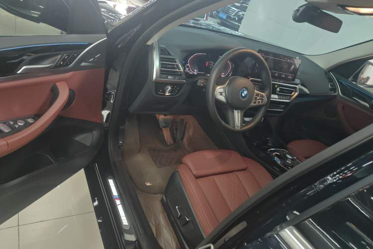 Used BMW iX3 2024 Leading Model
