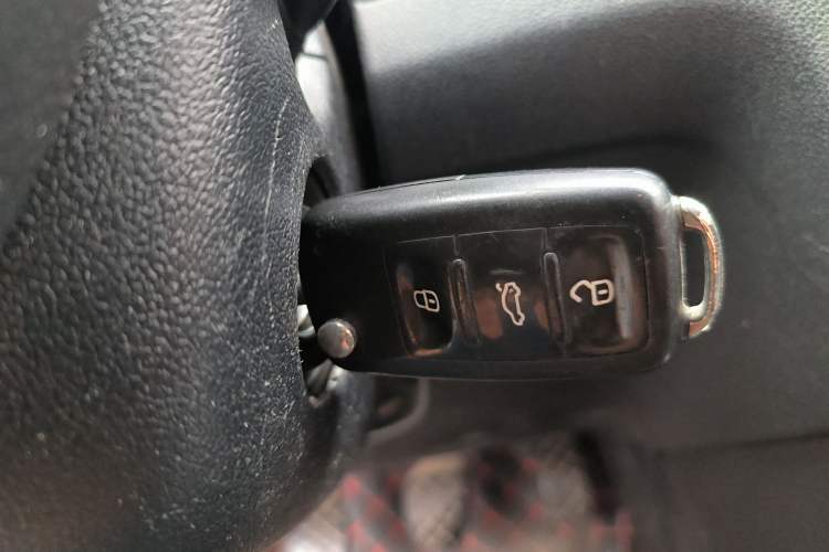 Used Volkswagen Jetta 2015 Value Edition 1.6L Manual Fashionable Style Vehicle Key