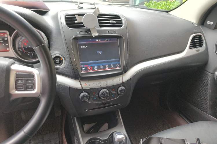 Used Dodge Journey 2013 2.4L Two-Wheel Drive Luxury Version