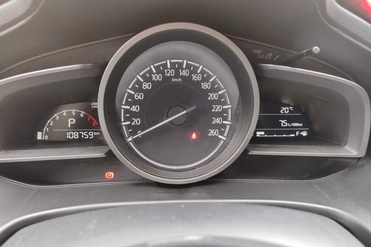 Used Mazda 3 Axela 2017 Sedan 1.5L Automatic Luxury Model China VI Standard Instrument Cluster