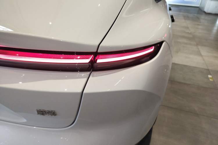 Used Nio ET5 2024 100 kWh Right Rear Taillight