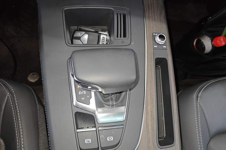 Used Audi Q5L 2023 40T Luxury Elegant Model Gear Lever