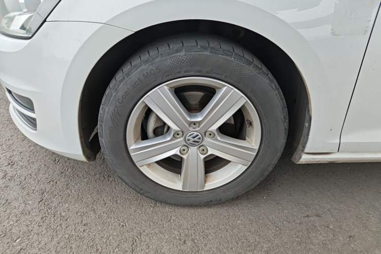 Used Volkswagen Golf 2014 1.4TSI Automatic Comfort Model Left Front Wheel Hub