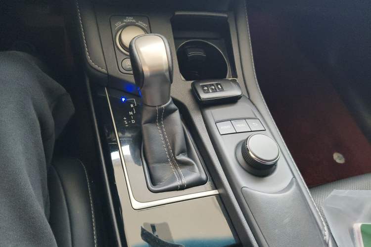 Used Lexus ES 2015 200 Elite Edition Gear Lever