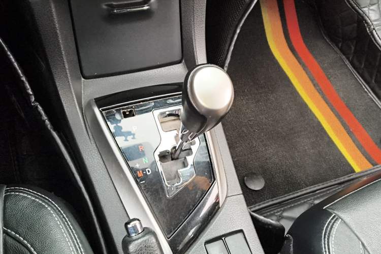 Used Toyota Corolla 2014 1.6L CVT GL-i Leather Edition Gear Lever