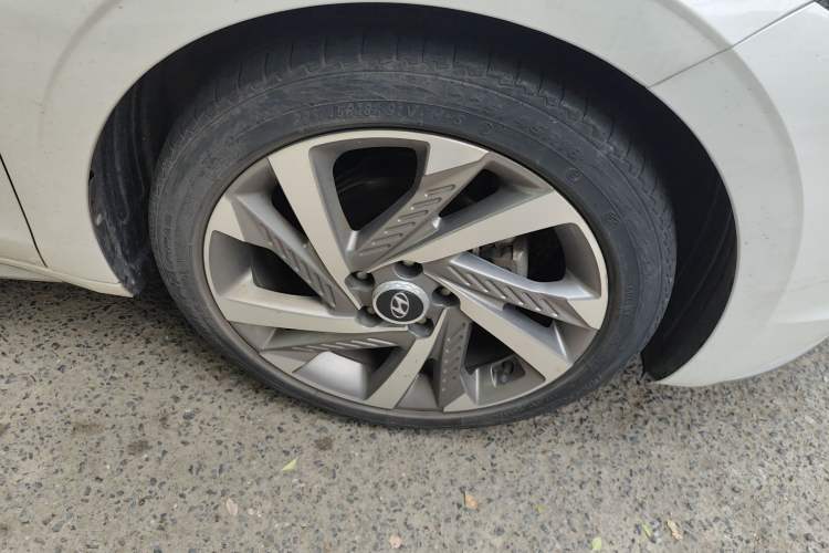 Used Hyundai Mistra 2021 1.8L CVT LUX Premium Edition Right Front Wheel Hub