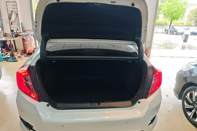 Used Honda Civic 2016 220TURBO CVT Luxury Edition Trunk