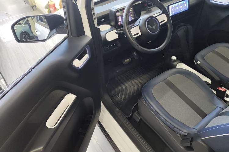 Used Wuling Hongguang MINIEV 2022 GAMEBOY 200km Gaming Edition with Lithium Iron Phosphate
