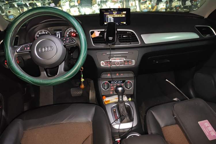 Used Audi Q3 2018 30 TFSI Fashion Edition Collector's Version Center Console