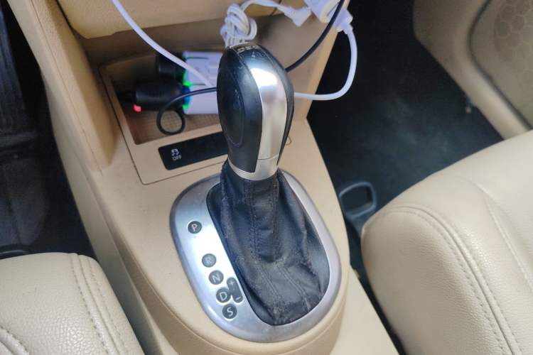 Used Volkswagen Touran 2011 1.4T DSG Zhiya Edition 5 Seats Gear Lever