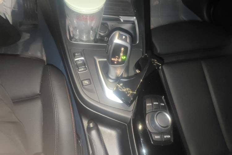 Used BMW 2 Series 2019 225i Convertible Coupe Sports Design Package Gear Lever