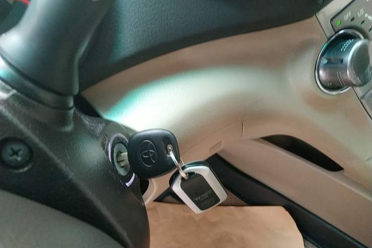 Used Toyota Highlander 2012 2.7L Two-Wheel Drive 7-Seater Elite Edition Interior 1