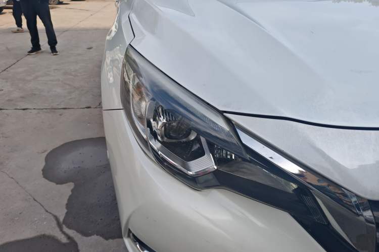 Used Venucia T90 2017 2.0L CVT Leading Edition Right Front Headlight