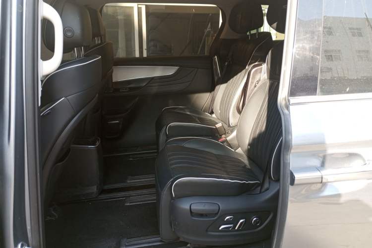 Used Roewe iMAX8 2021 400TGI Supreme Series Prestige Edition Interior 4