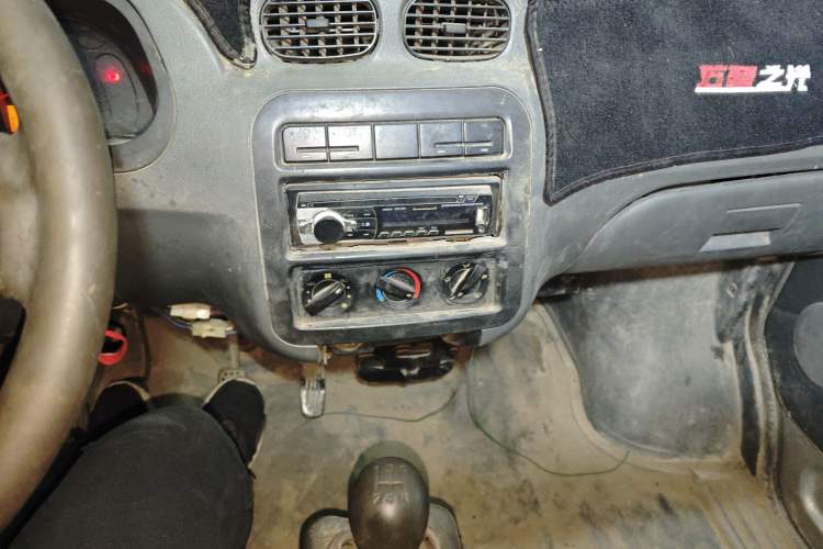 Used Wuling Zhiguang 2010 1.0L New Version Practical Short-Body L2Y
