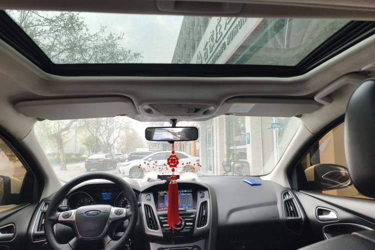 Used Ford Focus 2012 Hatchback 1.6L Automatic Fashion Edition
