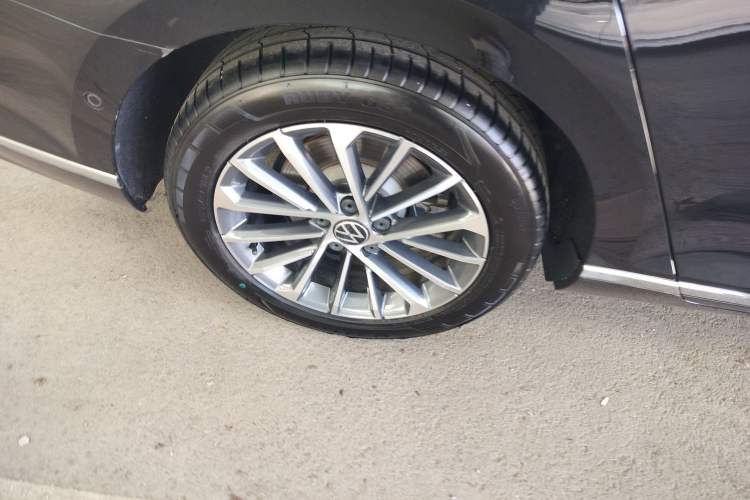 Used Volkswagen Magotan 2020 380TSI DSG Luxury Version Right Rear Wheel Hub