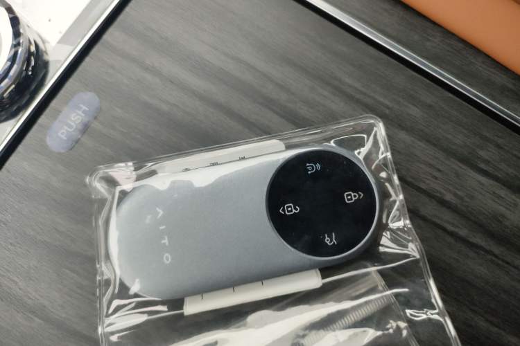 Used Hima AITO M9 2025 Extended-Range Ultra Version 52 kWh 6-Seater
