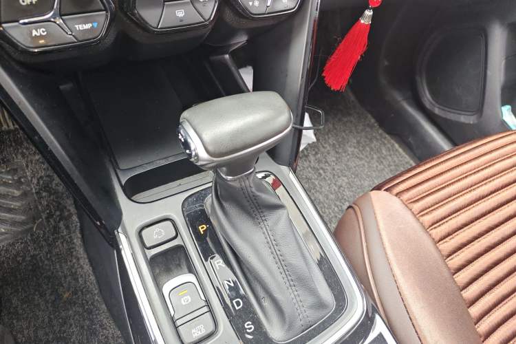 Used GAC Trumpchi GS4 2018 235T Automatic Two-Wheel Drive Elite Edition Gear Lever