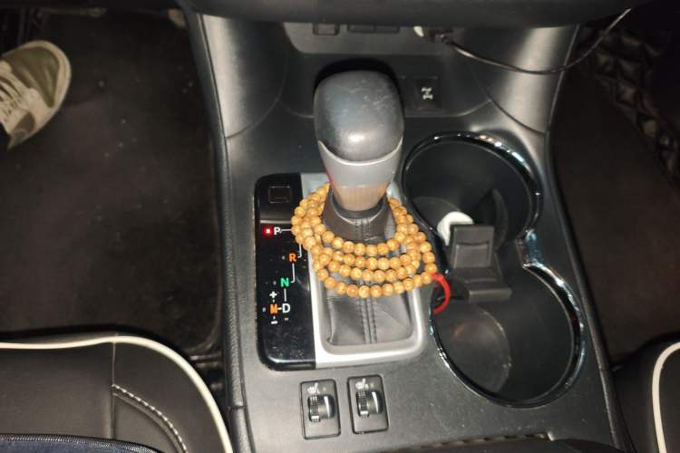 Used Toyota Highlander 2018 2.0T Four-Wheel Drive Luxury Version 7 Seats China VI Standard Gear Lever