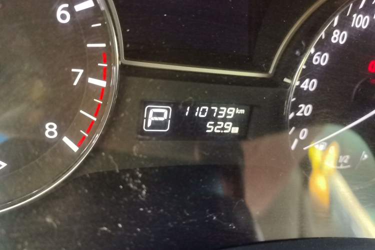 Used Nissan Teana 2014 Duke 2.5L XV Deluxe Edition Odometer Close Up