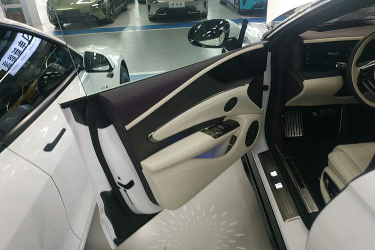 Used Yangwang U7 2025 EV Five-Seat Luxury Edition