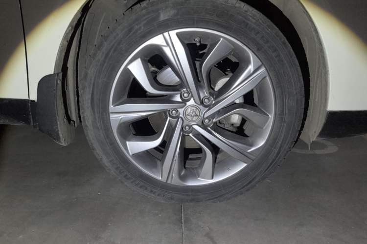 Used Venucia T90 2020 2.0L CVT Smart Connect & Smooth Drive Edition Right Front Wheel Hub
