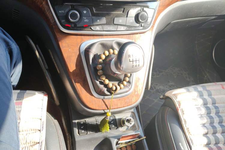 Used Haval H6 2015 Sport Edition 1.5T Manual Two-Wheel Drive Elite Model Gear Lever