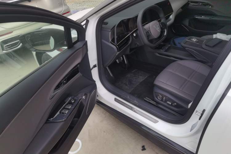 Used Hongqi EH7 2024 640 Pro+ All-Wheel Drive