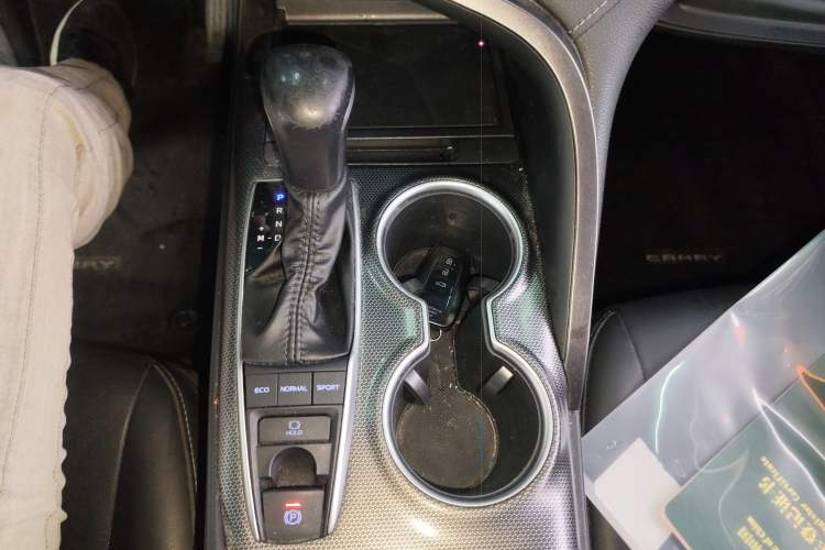 Used Toyota Camry 2021 2.0S FENGSHANG Edition
