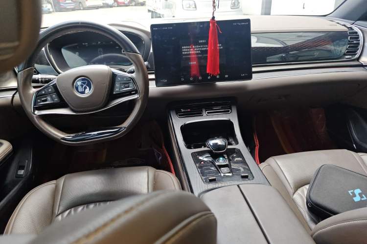 Used BYD Han 2020 DM Four-Wheel Drive Performance Edition Prestige Model Center Console