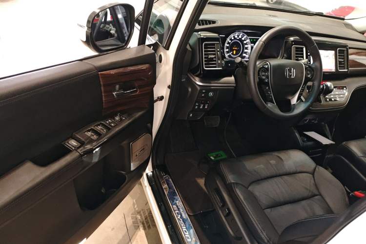 Used Honda Elysion 2016 2.4L Luxury Edition
