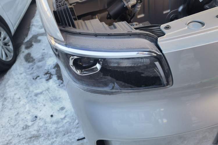 Used Wuling Zhiguang New Energy 2025 Standard Model Right Front Headlight