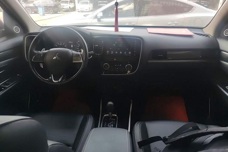 Used Mitsubishi Outlander 2019 2.4L 4x4 Zhi Xiang Edition 7 Seats China VI Standard