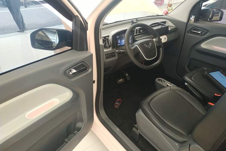 Used Wuling Hongguang MINIEV 2022 Macaron Premium Model – Lithium Iron Phosphate Driver Seat