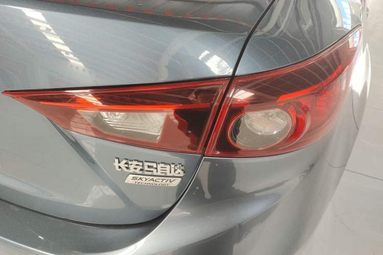 Used Mazda Mazda 3 Axela 2014 Sedan 1.5L Manual Comfort Model