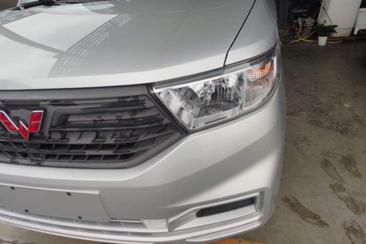 Used Wuling Hongguang V 2022 1.5L Jingqu Edition Electric-Assist LAR Left Front Headlight