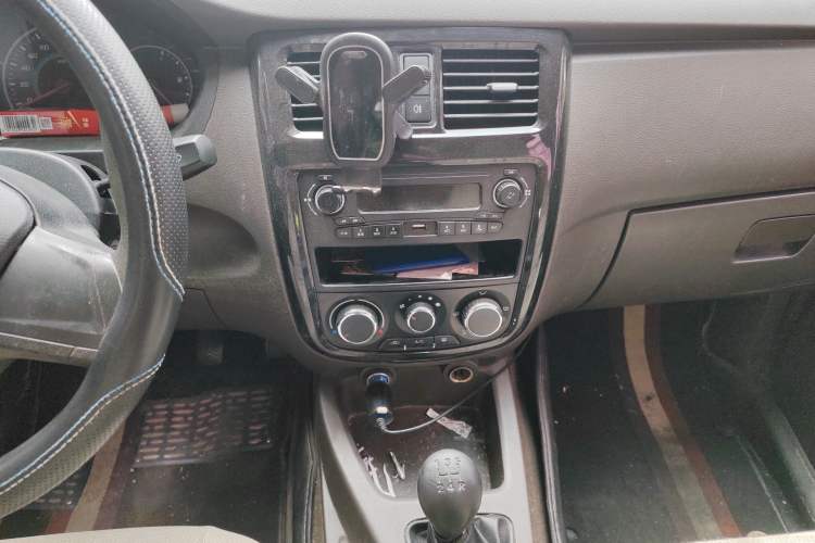 Used Wuling Rongguang V 2016 1.5L Standard Version Audio And AC Panel